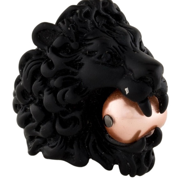 Gucci Black and Rose Gold Lion Head Ring - Picture 2 of 2
